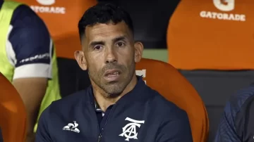 Carlos Tevez continuará como entrenador de Talleres tras confirmar su renovación con el club