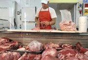 Un trabajador de EEUU puede comprar 35 kilos más de bife de chorizo que un argentino