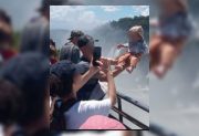 Indignación por una escena de riesgo con un bebé en Cataratas del Iguazú