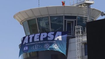 Vuelos afectados: controladores aéreos retoman los paros en el final de las vacaciones