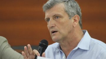 El escribano público, Gustavo Darchuk, se lanzó como precandidato a intendente en la Capital