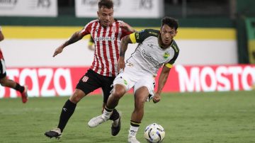 Estudiantes con uno menos rescató un empate ante Defensa y Justicia