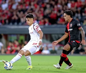 Con autoridad, el Pincha superó a Newell’s y se subió a lo más alto