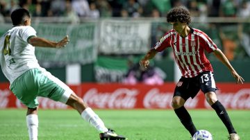 Estudiantes le ganó a Sarmiento y Domínguez dejó al equipo como líder