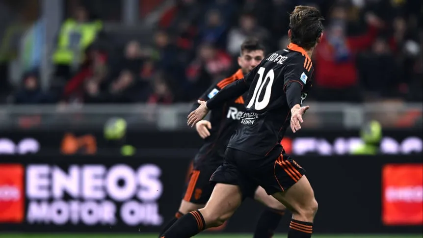 Nico Paz aprovechó el error en la salida y marcó ante Milan por la Serie A