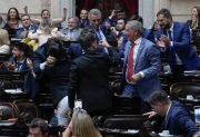 El oficialismo logró aprobar la reforma laboral en Diputados tras una sesión marcada por tensiones y cuestionamientos