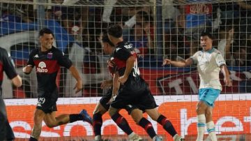 Racing cayó ante Tigre y profundiza su crisis en el Apertura