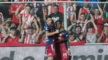 Unión de Santa Fe goleó a Gimnasia de Mendoza y festejó por primera vez en el torneo