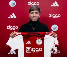 Ajax presentó a Maher Carrizo: “Apenas apareció este club no dudé en venir, estoy muy feliz””