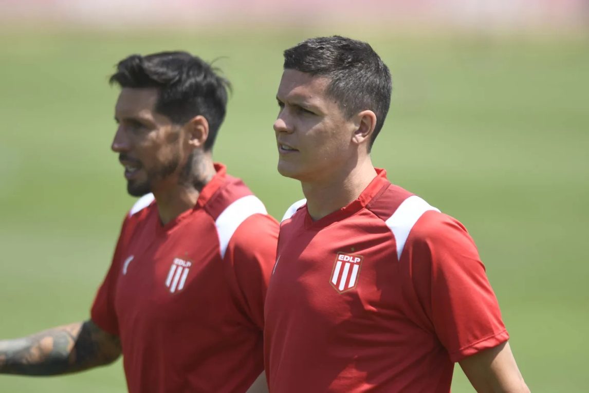 Estudiantes y Deportivo Riestra chocan en La Plata con la necesidad de ganar