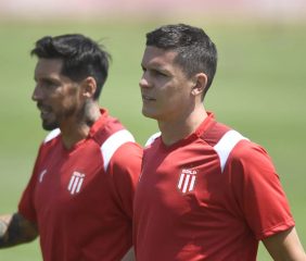 Estudiantes y Deportivo Riestra chocan en La Plata con la necesidad de ganar