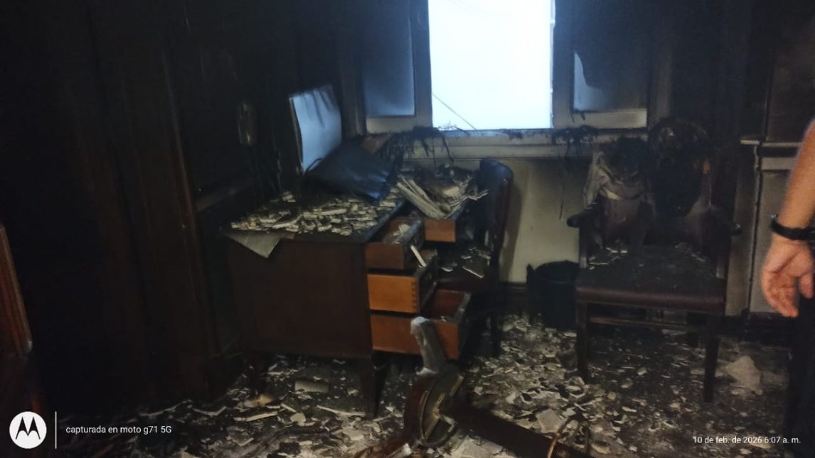 Una pava eléctrica provocó un voraz incendio en una oficina del Senado