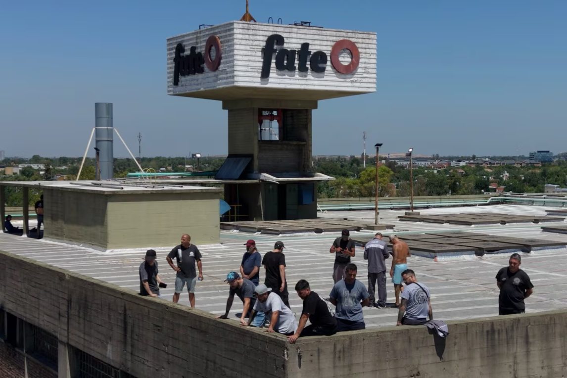 Continúa el conflicto en FATE y los trabajadores resolvieron mantener la toma de la planta