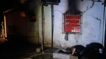 Feroz incendio redujo a cenizas una humilde vivienda en el interior santiagueño