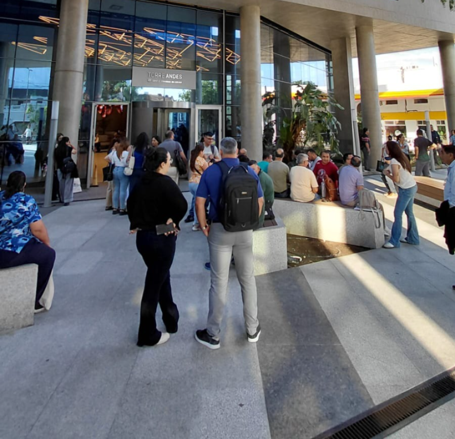 Evacuaron la Torre Andes del Complejo Belgrano tras activarse la alarma de incendio