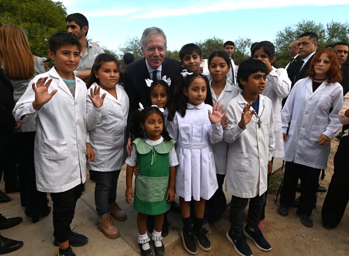 El gobernador Elías Suárez pone en marcha el ciclo lectivo 2026 desde Las Delicias con inauguración de obras escolares