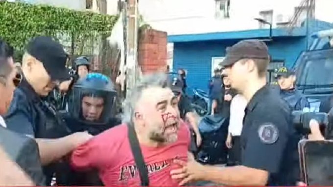 Video: la Policía Federal atacó y detuvo a un camarógrafo de A24 en el Congreso