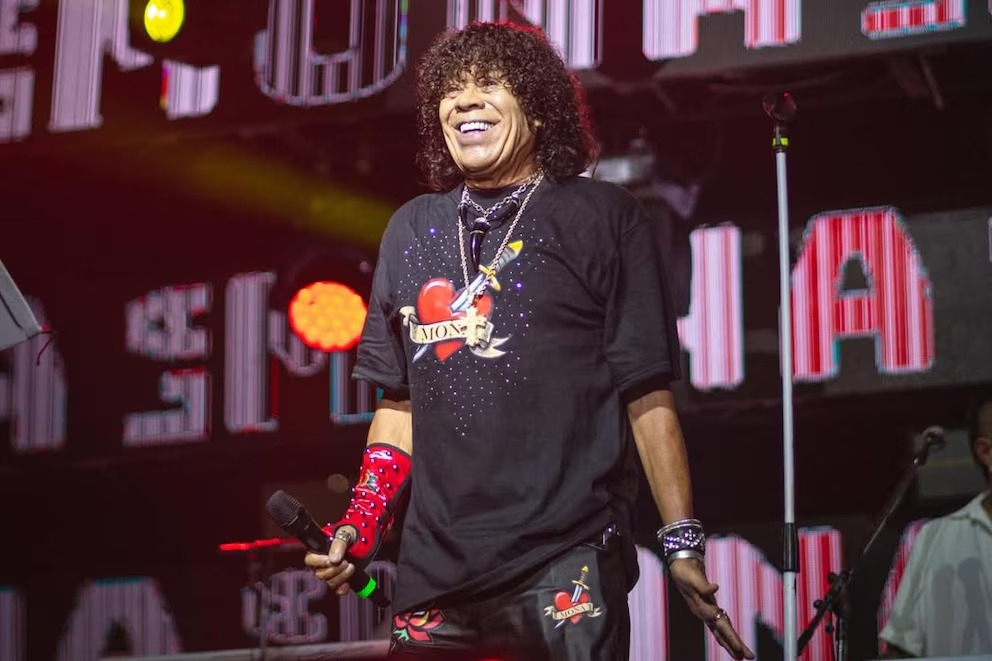 “Paro cinco minutos antes que me caiga”: la frase de La Mona Jiménez que encendió la alarma en su último show