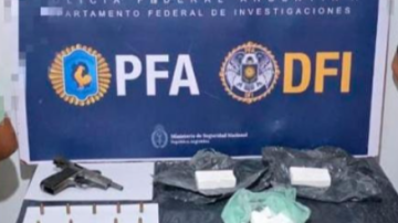 La Policía Federal interceptó a dos motociclistas que portaban un kilo de cocaína y una pistola en el barrio Smata