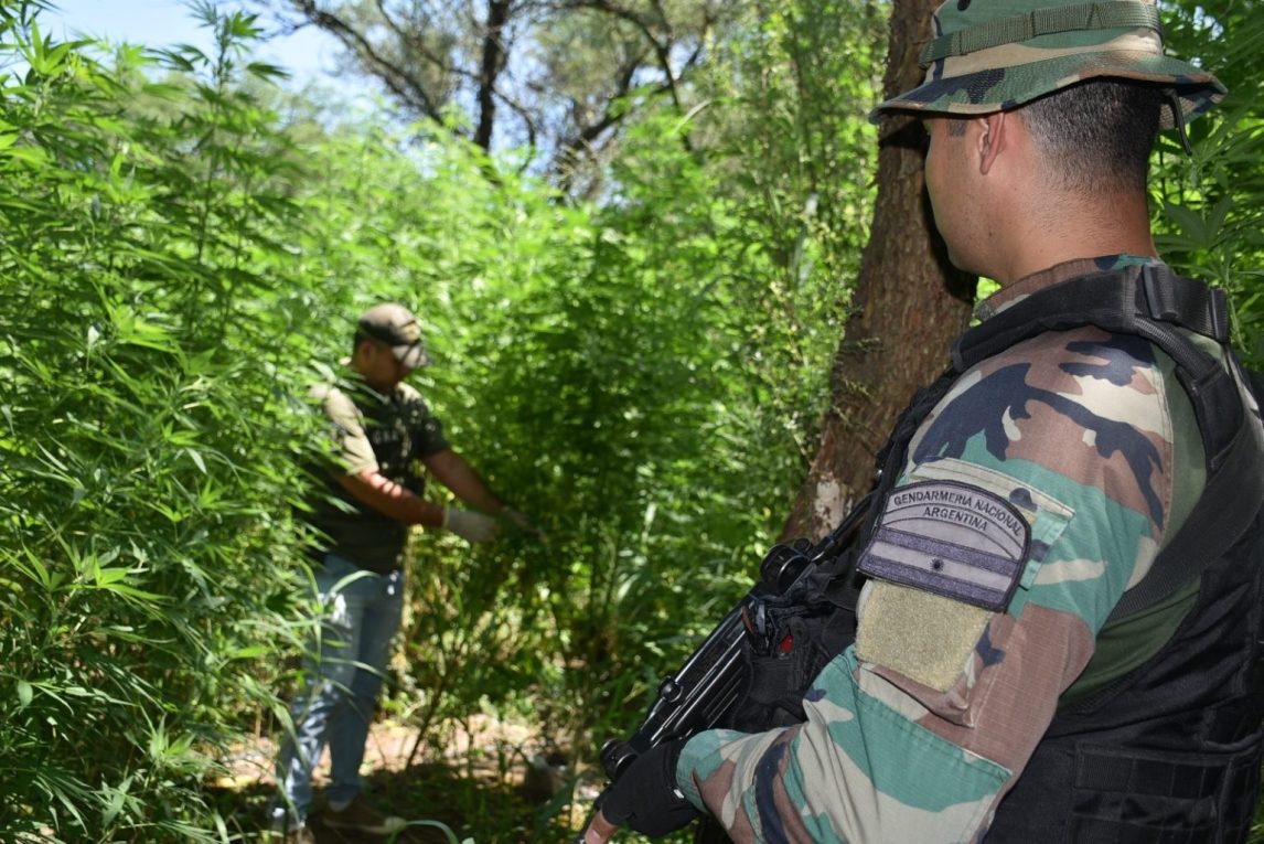 Bajo reserva, la Justicia analiza el rol de “Claudio” en la finca allanada en La Banda