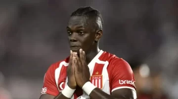 Se cayó el pase de Edwin Cetré a Athletico Paranaense y crece la polémica