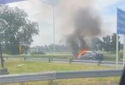Susto en la zona del estadio: un auto se prendió fuego