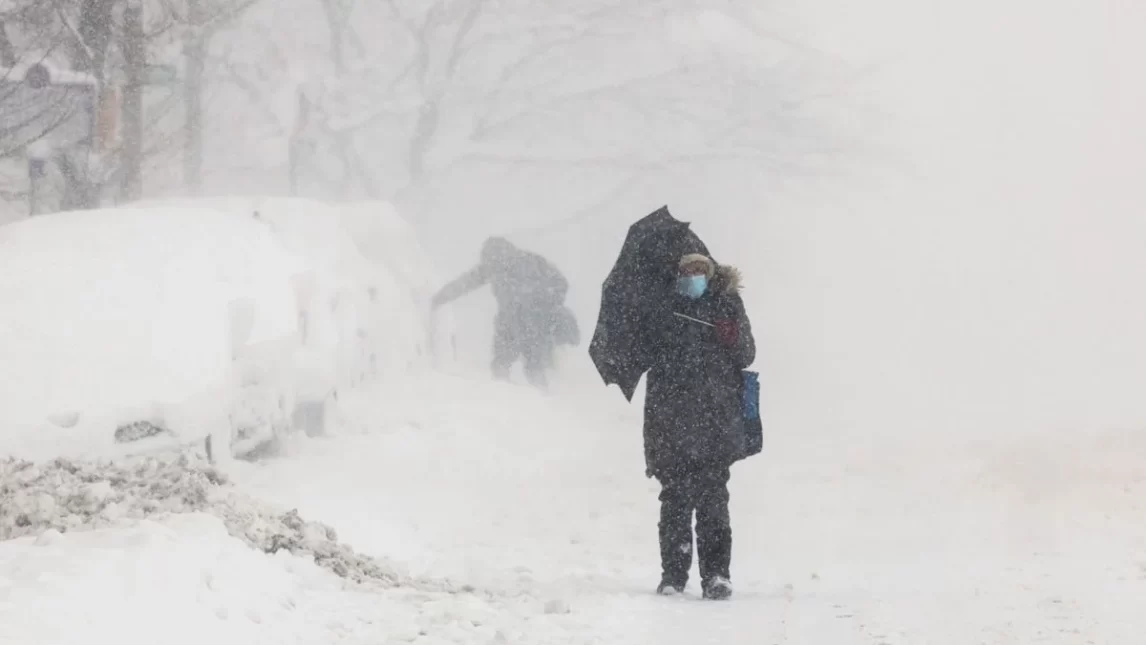 Tormenta de nieve histórica paraliza la Costa Este de EE.UU.