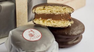 Córdoba: emblemática fábrica de alfajores cerró debido a la apertura de las importaciones