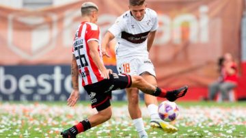 Platense fue más y lo ganó sobre el final a Barracas Central