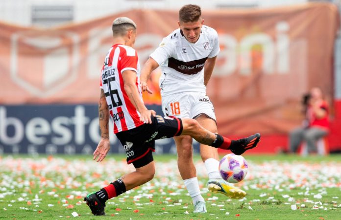 Platense fue más y lo ganó sobre el final a Barracas Central