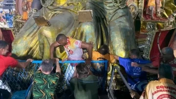 Tragedia en el Sambódromo: una carroza descontrolada dejó tres heridos en el Carnaval de Río
