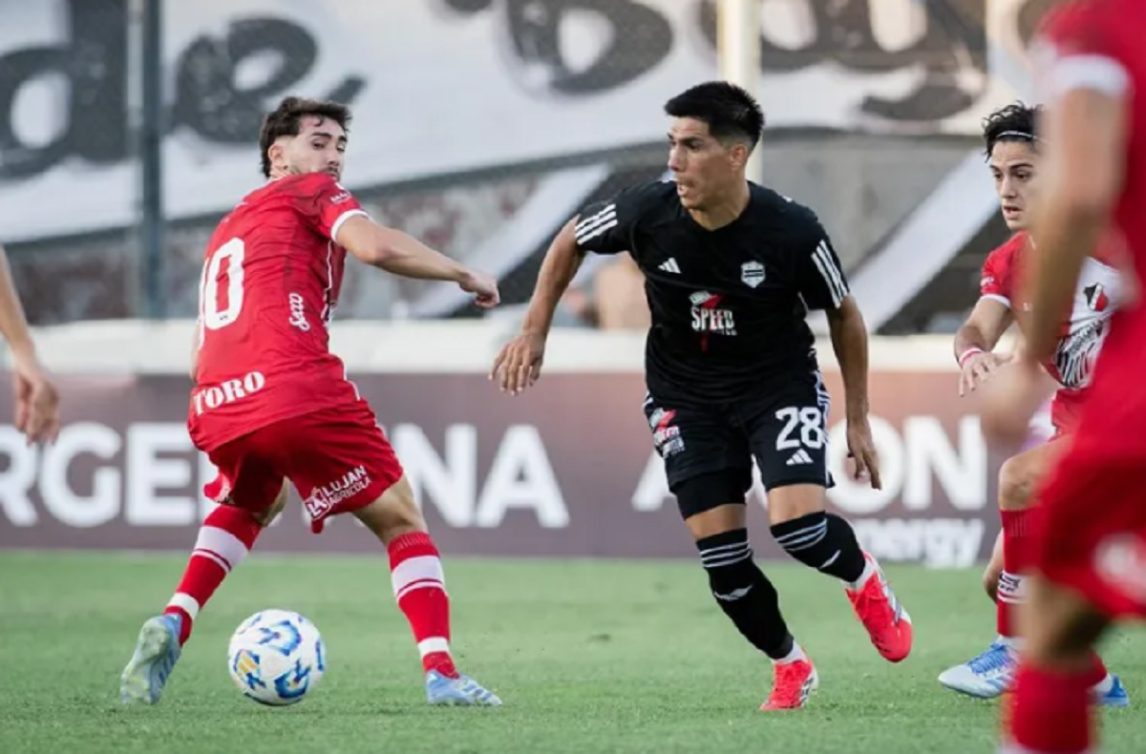 Riestra hizo valer su jerarquía y eliminó a Deportivo Maipú de Copa Argentina