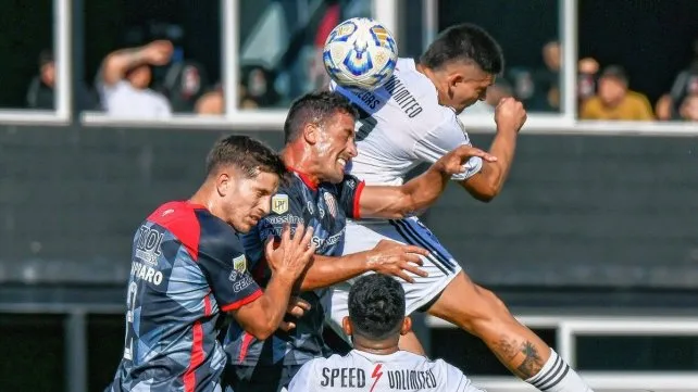 Barracas Central y Riestra se juegan el primer triunfo en el Claudio Tapia