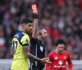 El United aprovechó la roja al Cuti Romero y hundió a Tottenham