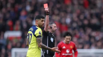 El United aprovechó la roja al Cuti Romero y hundió a Tottenham