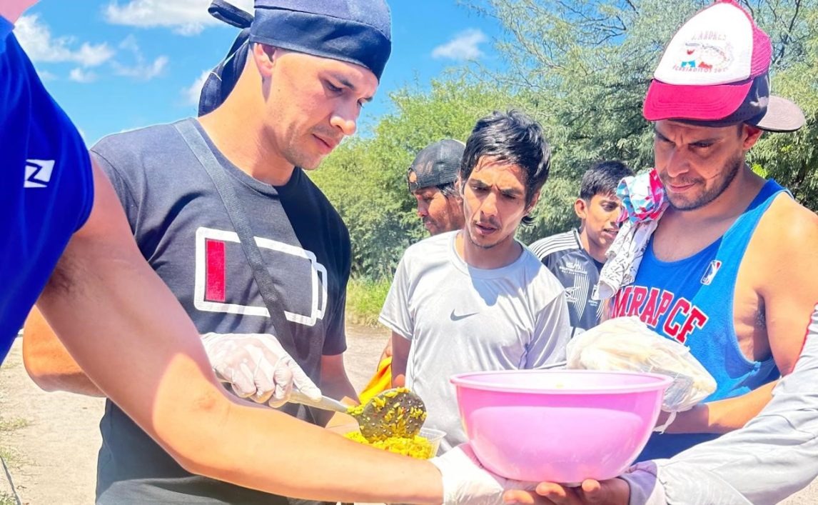 Un equipo fuera de la cancha: jugadores de hockey solidarios con familias afectadas
