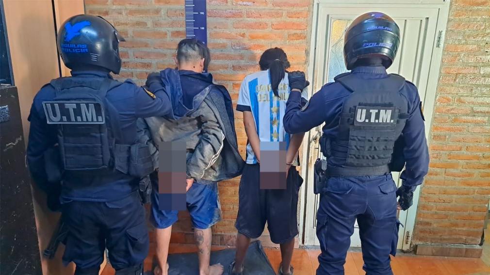 Amenazaban vecinos con una pistola, intentaron escapar y cayeron con cocaína y marihuana