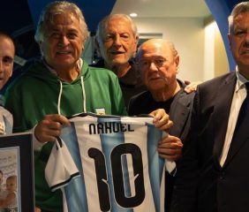 El “Chiqui” Tapia Homenajeó a Nahuel Gallo en el Partido Amistoso de la Selección Argentina