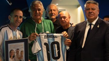 El “Chiqui” Tapia Homenajeó a Nahuel Gallo en el Partido Amistoso de la Selección Argentina