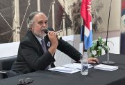 El reconocido historiador Roberto Colimodio abordó el legado de San Martín y Belgrano en la Legislatura