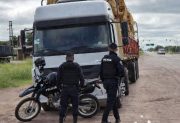 Camionero fue violentamente asaltado por un grupo de delincuentes que le disparó para que detuviera la marcha