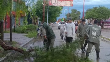 Tras el fuerte temporal, el municipio de Monte Quemado trabaja en la limpieza y despeje de calles