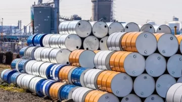 La AIE libera una reserva histórica de petróleo para contener la crisis por la guerra