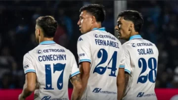 Racing ganó en Córdoba y se prende en la pelea