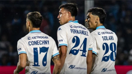 Racing ganó en Córdoba y se prende en la pelea