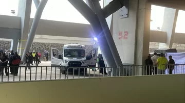 Tragedia en la reinauguración del Estadio Azteca: Hincha mexicano murió tras caer al vacío