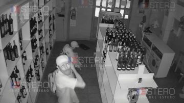 Desvalijan una tienda de bebidas tras romper rejas y candados