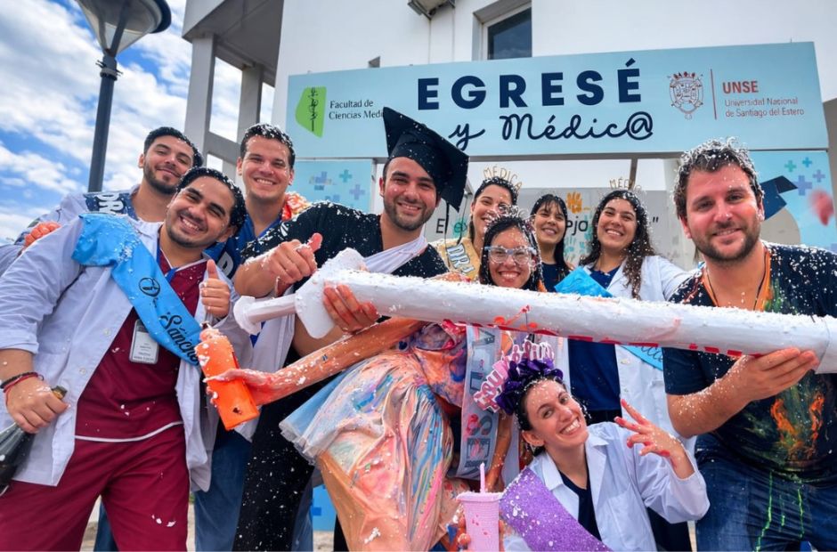 La UNSE suma 12 nuevos médicos y ya superó los 100 egresados en su historia