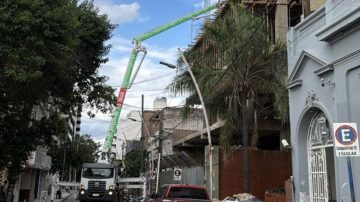 Caos y malestar frente al Colegio Furniss: denuncian corte de calle sin aviso