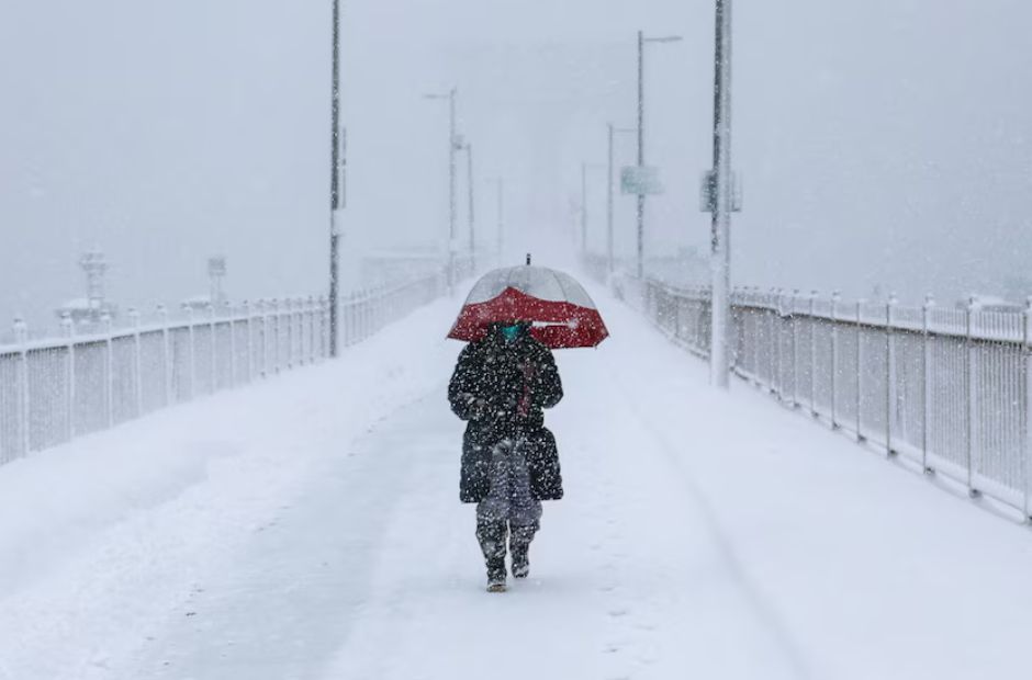 Tormenta histórica en Estados Unidos: el noreste enfrenta su mayor nevada en una década